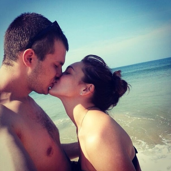 Звезда сериала Восьмидесятые выходит замуж