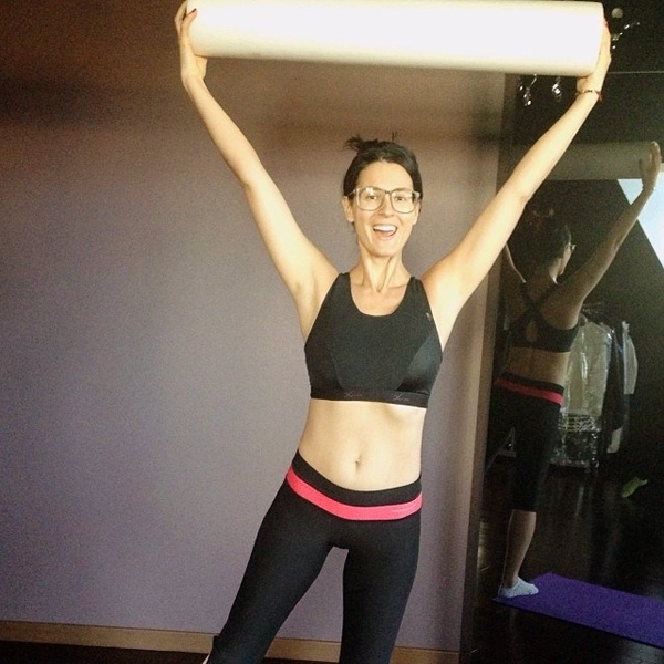 Маша Ефросинина оголила живот