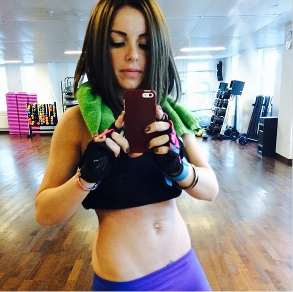 Экс-татушка Юлия Волкова показала подтянутый животик