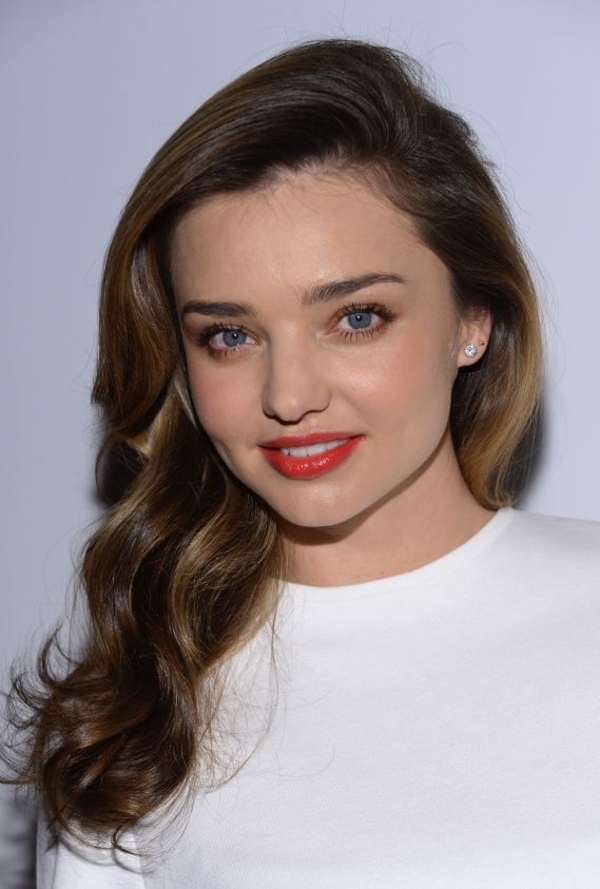 Укладка с косым пробором: Звездные примеры