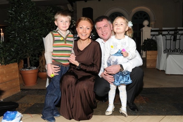 Звезда сериала Счастливы вместе три года скрывала развод с мужем