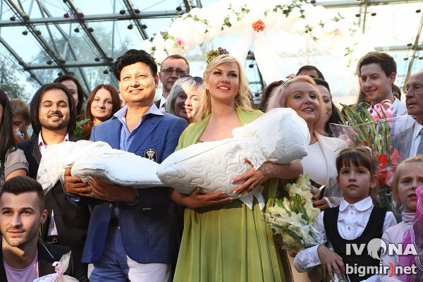 Муж Камалии настаивает на том, чтобы дочери стали мусульманками