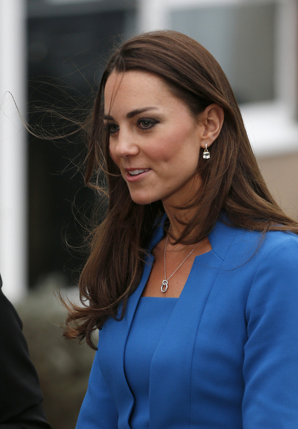 Кейт Миддлтон надела платье демократичного бренда