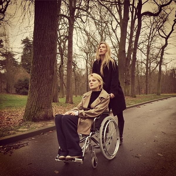 Рената Литвинова в инвалидной коляске снимает новый фильм