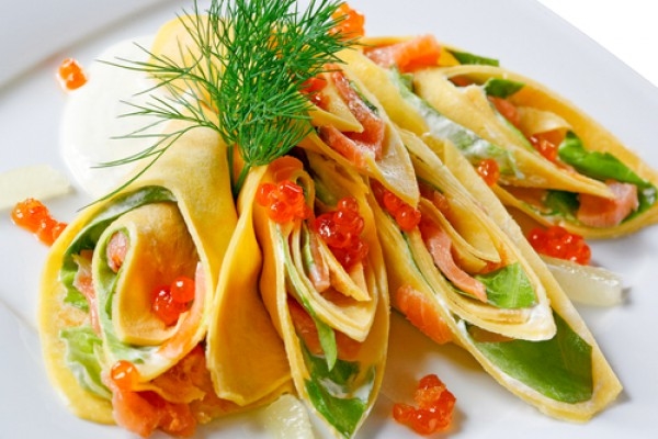 Блины с лососем и шпинатом: Три вкусные идеи