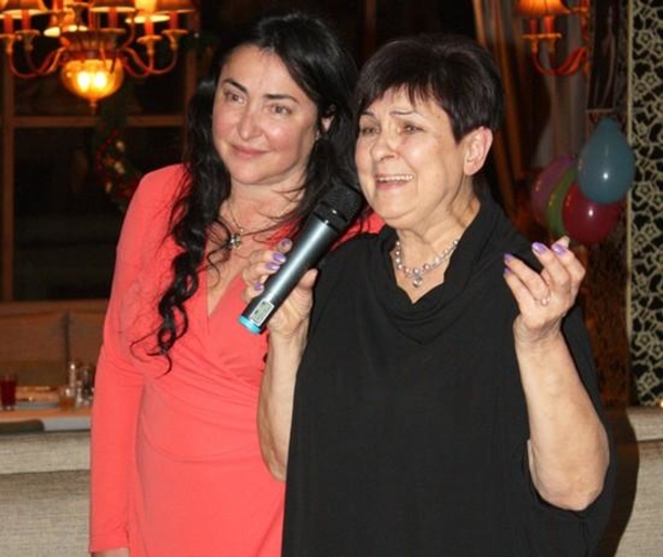 Мама Лолиты о ситуации в Украине: Не знаю, как это можно уехать отсюда