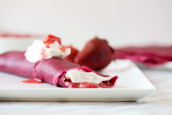 Красные блины на Масленицу: Три вкусные идеи