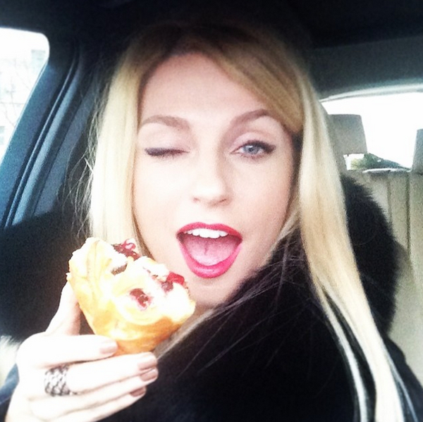 Саша Савельева поразила поклонников сильно располневшими ягодицами