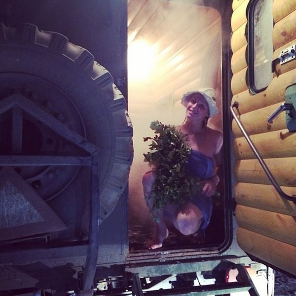 Анастасия Волочкова отметила 23 февраля в бане