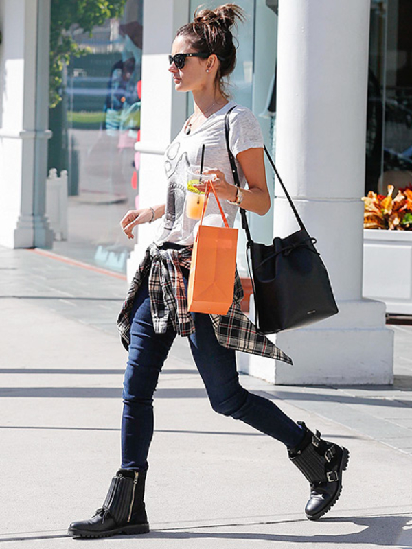 Сумка по цене машины: Какие вещи покупают себе звезды