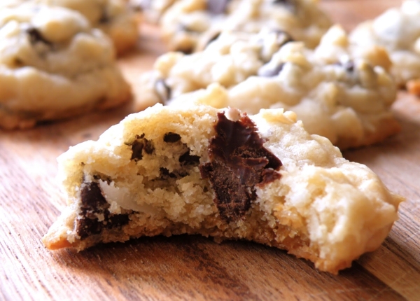 Как приготовить кокосовое печенье с шоколадом (ВИДЕО)