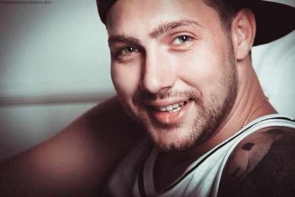 Финалист Х-фактора Олег Кензов сделал тату с изображением дочери