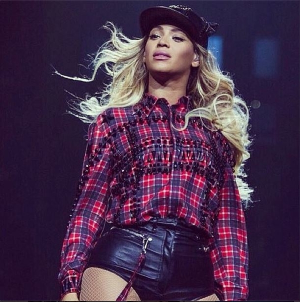 Певица Бейонсе прервала концерт, чтобы поздравить фанатку