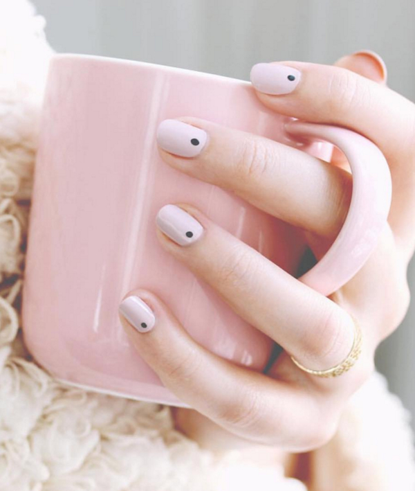 Маникюр на 8 Марта: яркие идеи