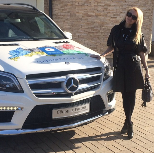 Яна Рудковская похвасталась подарком от российского правительства