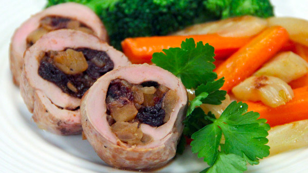 Как приготовить мясные кармашки с яблоками и черносливом (ВИДЕО)