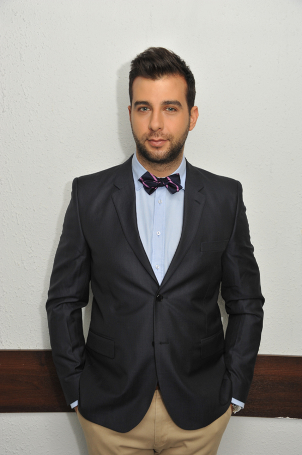 Фото ивана урганта. Ургант роли. Ургант черный квадрат. Ургант портрет. Ургант роли.