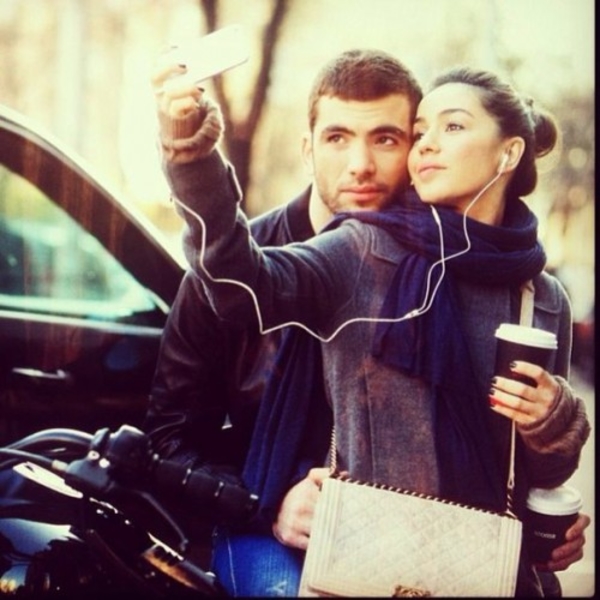 Жених танцовщицы Varda против ее откровенных нарядов