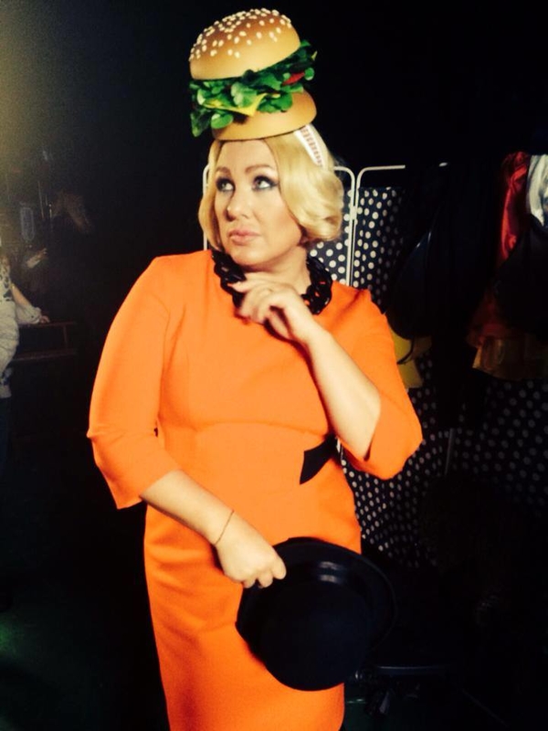 Ева Польна с гамбургером на голове: Без самоиронии нельзя