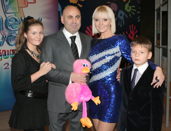 Валерия с мужем возмущены повышенным вниманием к беременности певицы