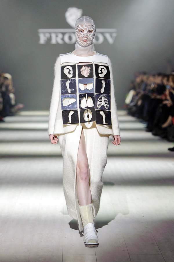 От бронежилетов до украшений с органами: Новая коллекция Фролова