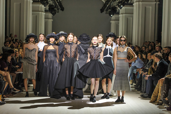 Грузинский дизайнер посвятил коллекцию Украине