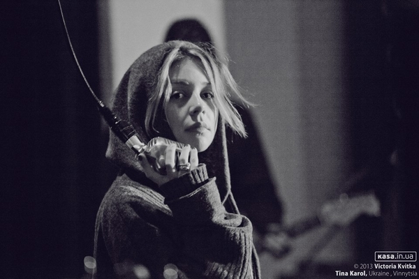 Тина Кароль сняла видео на песню Удаляюсь