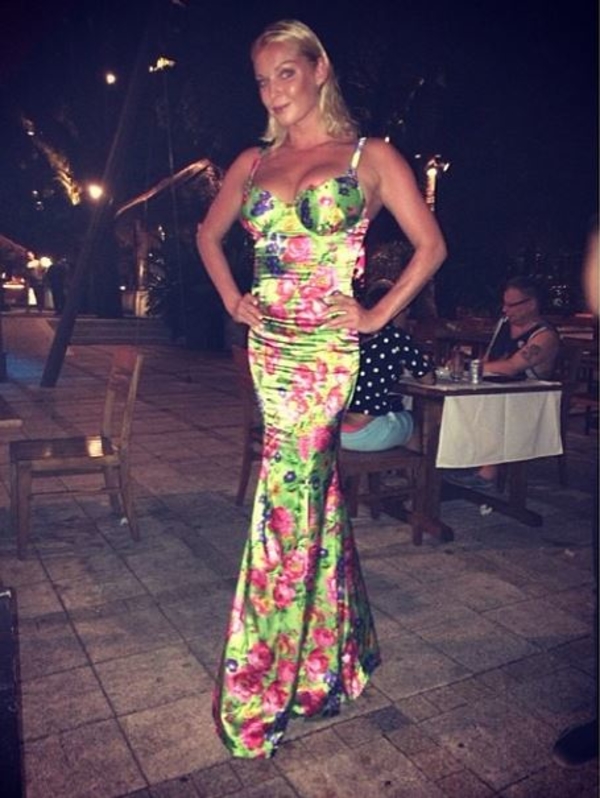 Анастасия Волочкова готова подписывать контракты в бане – СМИ