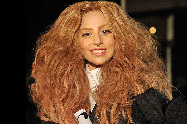 Певица Lady GaGa позировала голой в ванне