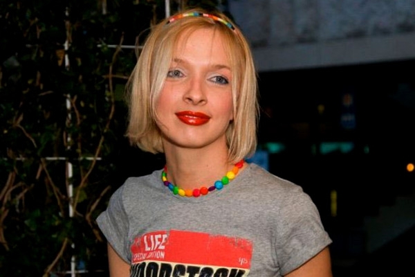 Василиса Фролова просит россиян не доверять государственным каналам