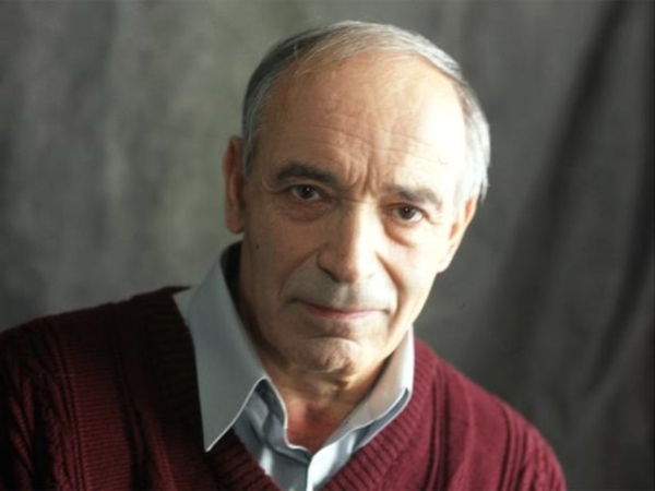 Валентин Гафт вышел из комы и пошел на поправку