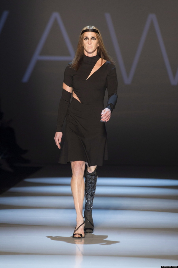 Спортсменка без ноги дебютировала на модном показе