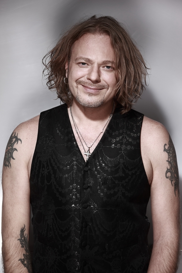 Пресняков присоединился к Бадоеву и Меладзе в поисках друга в Крыму