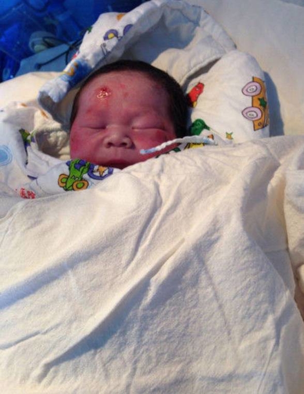 Родился в рубашке: Младенец появился на свет после смерти родителей