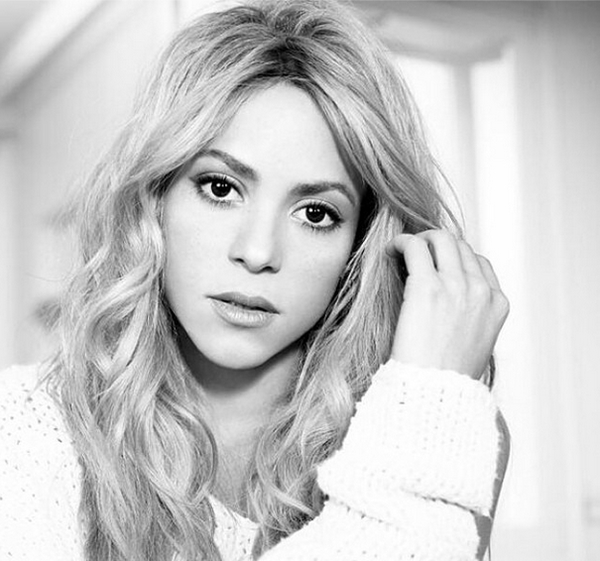 Шакира презентовала новый клип: У певицы на голове горит фата