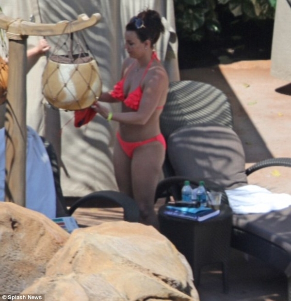 Бритни Спирс отдыхает на Гавайях: Певицу застали в бикини