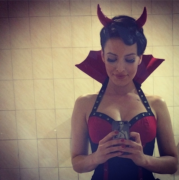 Соблазнительная Астафьева примерила образ дьявола