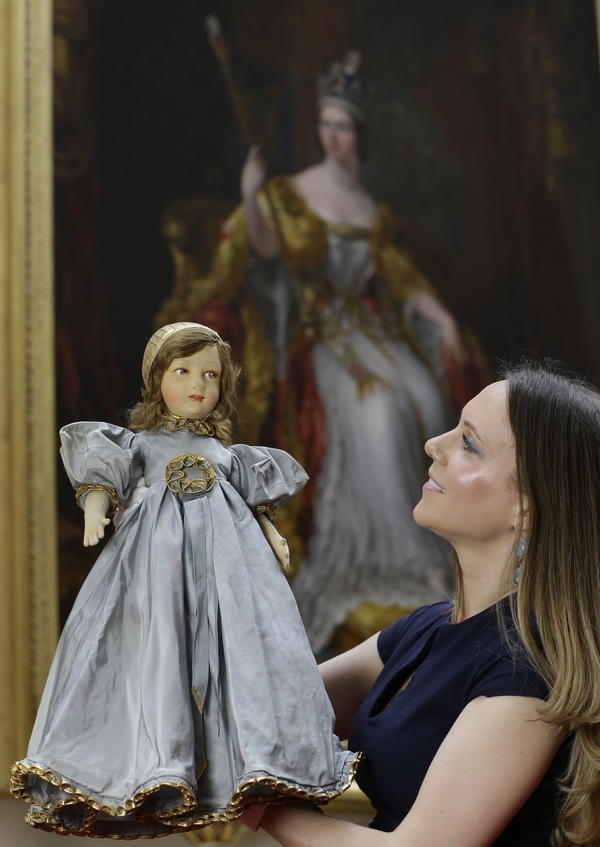 Игрушки Елизаветы ІІ: Чем играли королевские дети