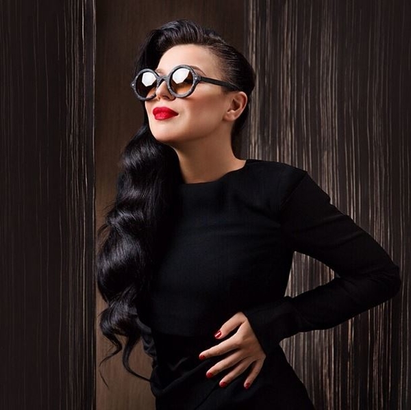 Яркий дебют: Певица Елка выпустила коллекцию солнцезащитных очков