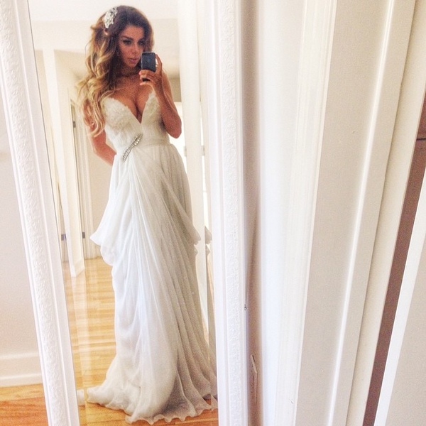 Надела платье белое: ТОП-10 фото звезд в свадебных платьях