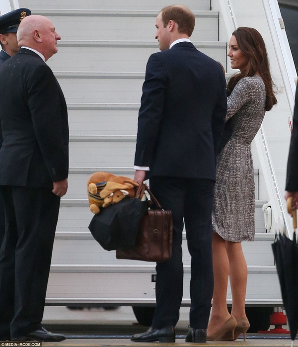 Огонь и пепел: Кейт Миддлтон и ее первые образы из турне