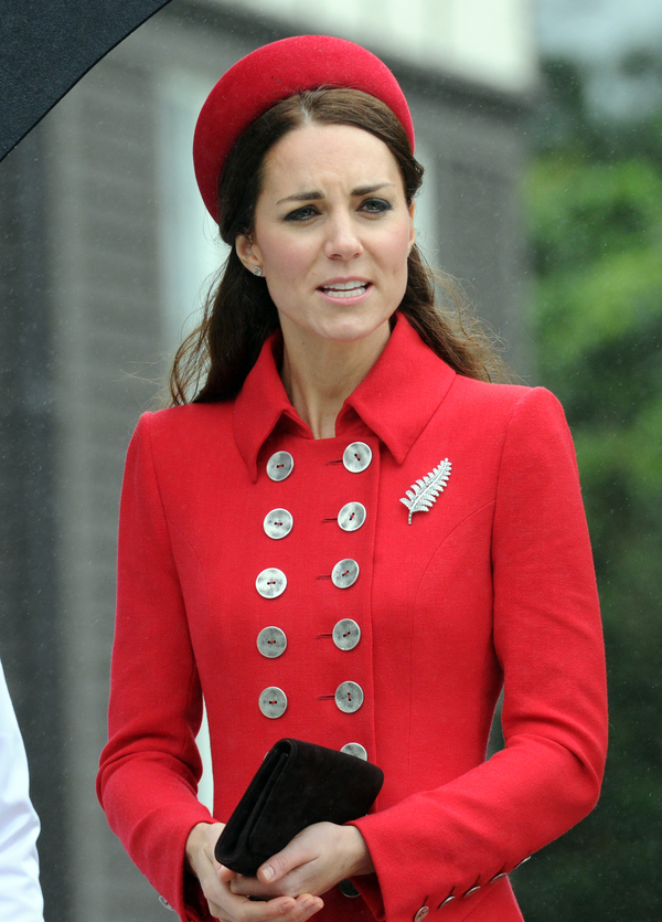 Огонь и пепел: Кейт Миддлтон и ее первые образы из турне