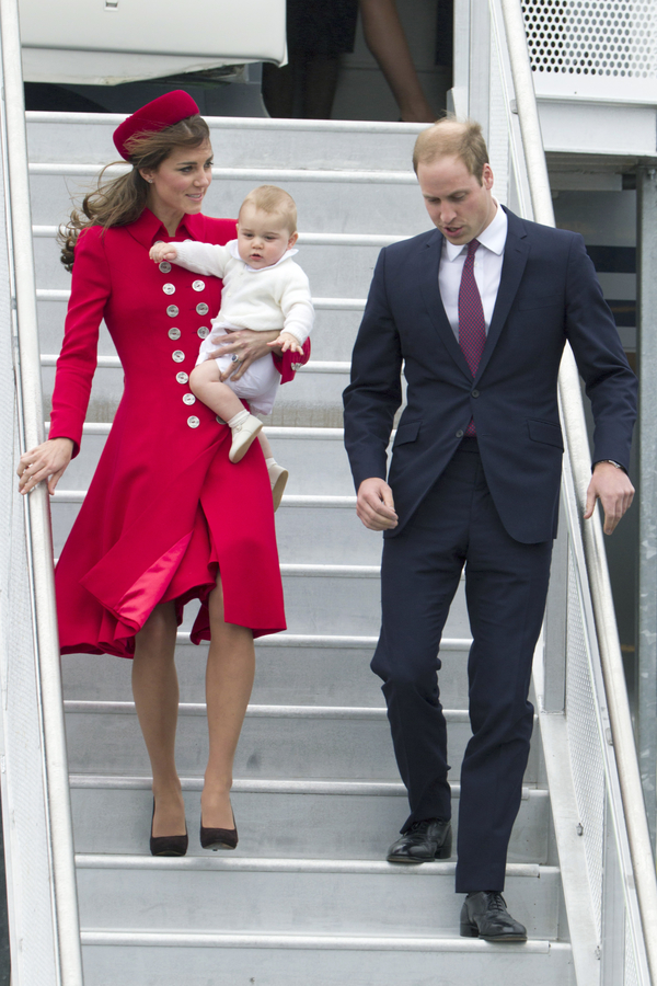 Огонь и пепел: Кейт Миддлтон и ее первые образы из турне