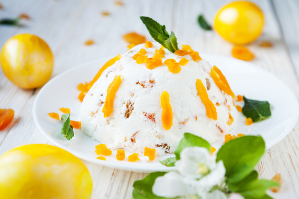 Как приготовить Царскую пасху с изюмом (видео)