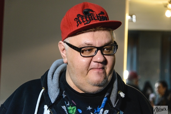 Пасха 2014: Сергей Сивохо помогает жене на кухне в праздник