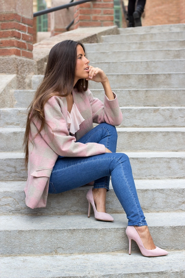 ТОП-10 стильных образов с бежевыми туфлями