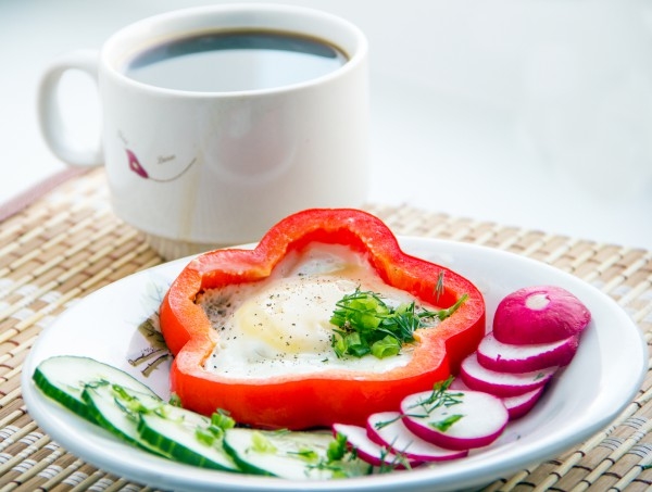 Яичница на завтрак: ТОП-3 рецепта для детей