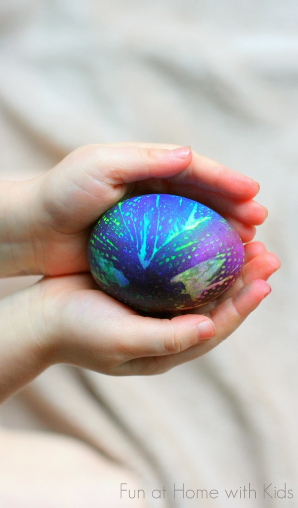 Как покрасить яйца: Готовимся к Пасхе с детьми