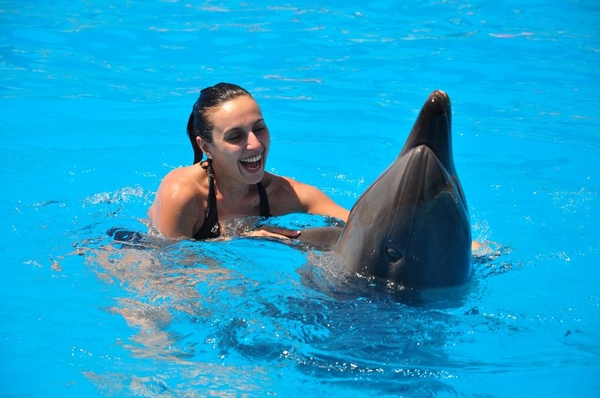 Джамала осуществила мечту и поплавала с дельфинами