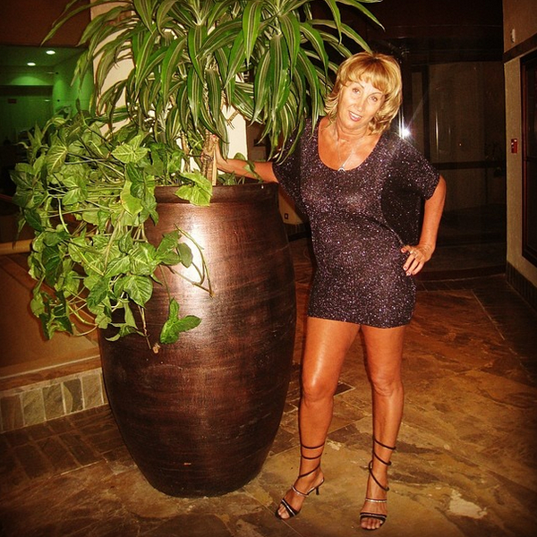 Жена Прохора Шаляпина надела короткое платье, обнажив ноги